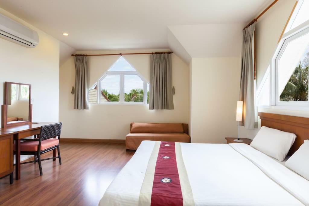 Baan Talay Samran 4 Bedrooms Villa With Beach And 3 Pools Cha-Am Exteriör bild